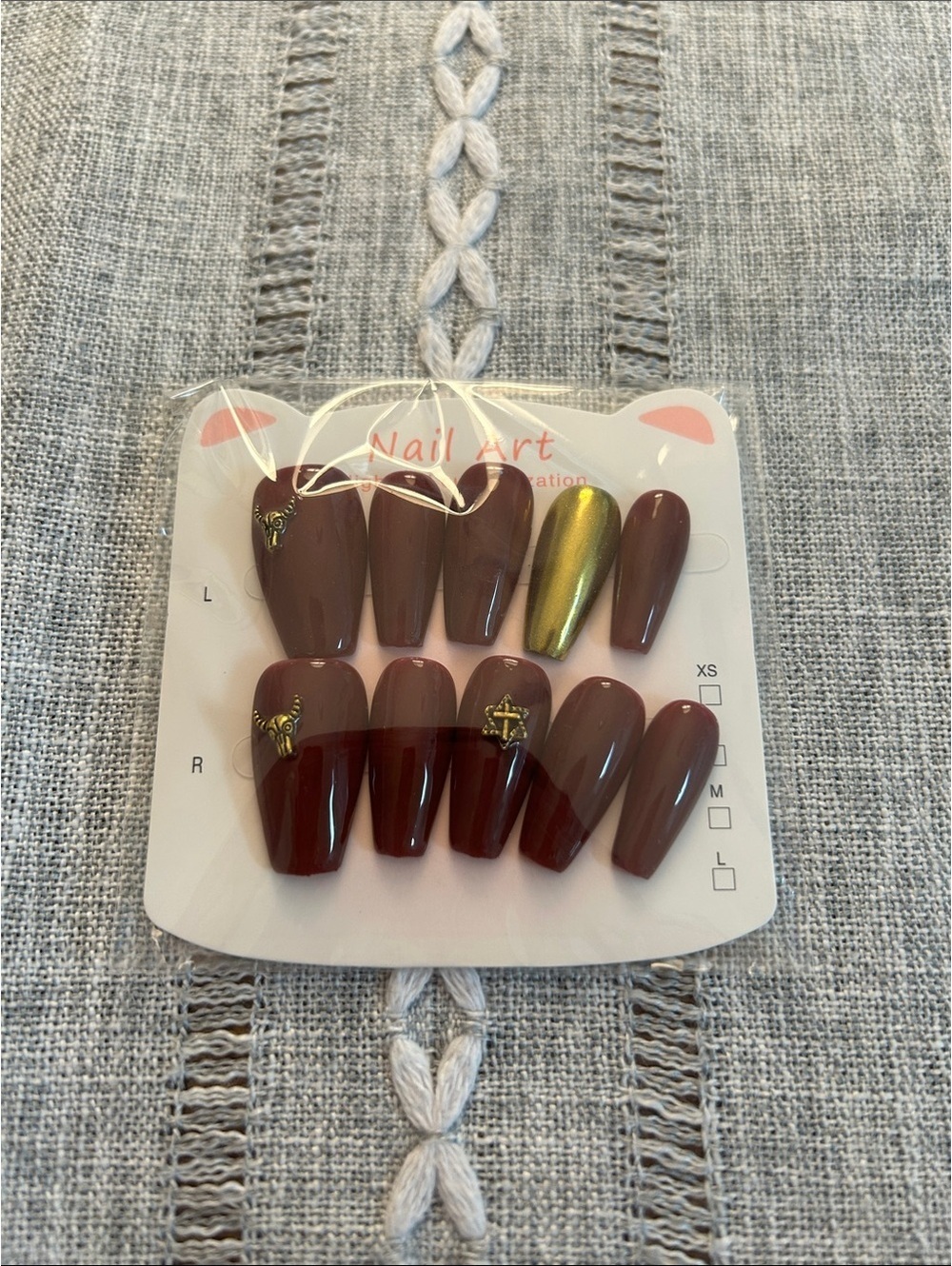 Press-On Nail Set in Burgundy& Metallic Gold